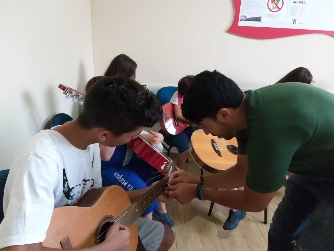 Fisk Conselheiro Lafaiete/MG - Inglês com música
